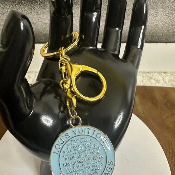Trunks and Bags Louis Vuitton Yellow and Light Blue Keychains - Picture 3 of 5